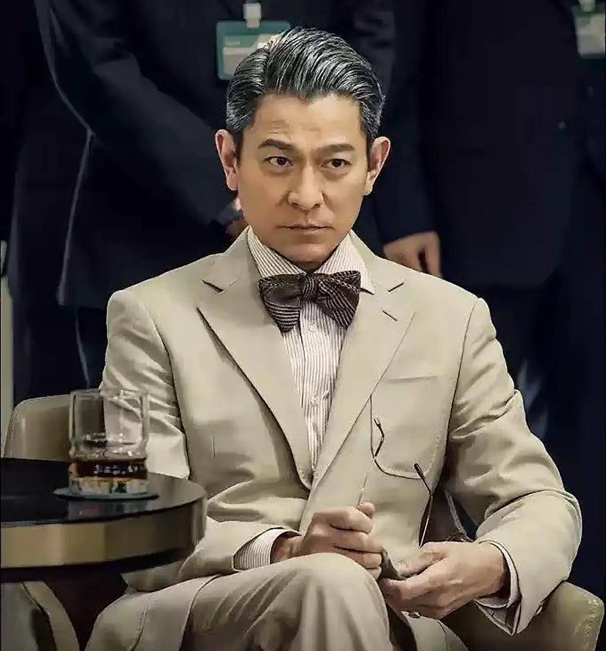 万舅舅顶级排场设宴身家52亿跻身富豪榜新葡京网上赌场刘德华陪妻返马探亲！亿(图3)