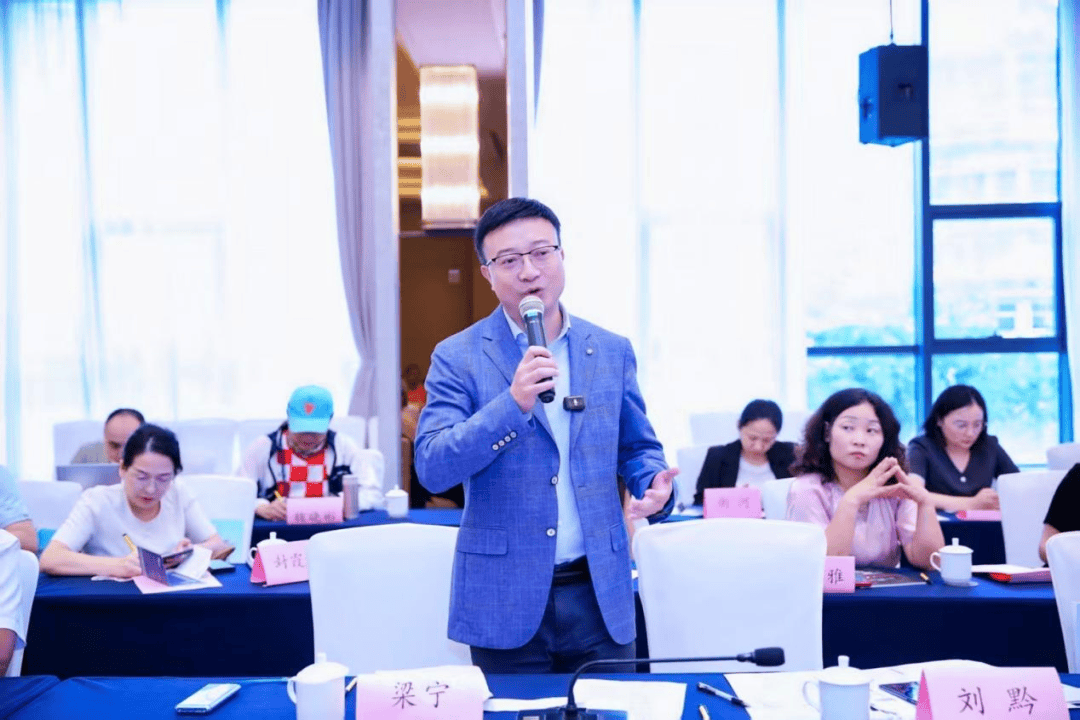 串飞”“小车小团”高端定制游（线路含兴义）澳门新葡京“贵客”专属！贵州在深推介“支支(图3)