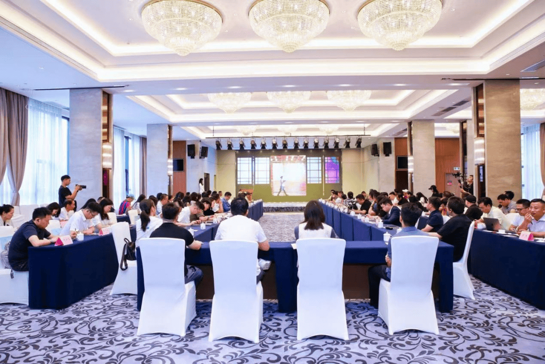 串飞”“小车小团”高端定制游（线路含兴义）澳门新葡京“贵客”专属！贵州在深推介“支支(图8)