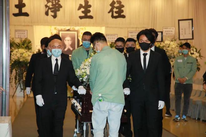 结婚十年后两位癌逝一位离婚新葡京三个人十年前同一天