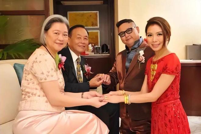 结婚十年后两位癌逝一位离婚新葡京三个人十年前同一天(图2) 结婚十年后两位癌逝一位离婚新葡京三个人十年前同一天(图2)