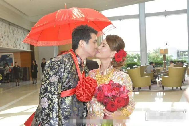 结婚十年后两位癌逝一位离婚新葡京三个人十年前同一天(图15) 结婚十年后两位癌逝一位离婚新葡京三个人十年前同一天(图15)