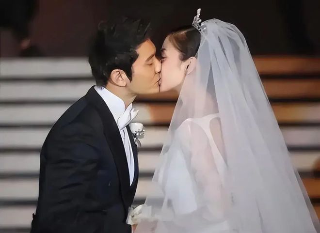 结婚十年后两位癌逝一位离婚新葡京三个人十年前同一天(图19) 结婚十年后两位癌逝一位离婚新葡京三个人十年前同一天(图19)