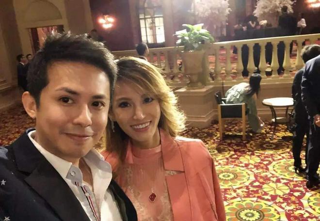 结婚十年后两位癌逝一位离婚新葡京三个人十年前同一天(图22) 结婚十年后两位癌逝一位离婚新葡京三个人十年前同一天(图22)